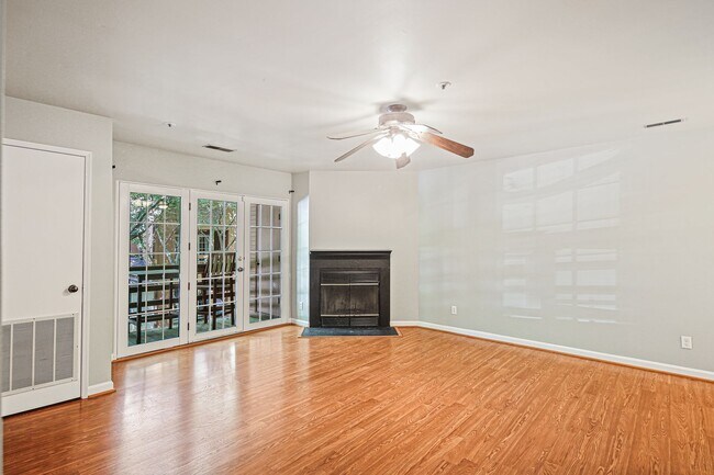 Foto del edificio - 4906 Columbia Rd