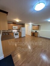 Building Photo - 372-372 Hartman Rd