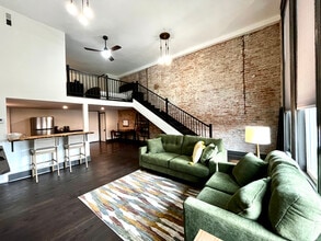 33 N Paint St