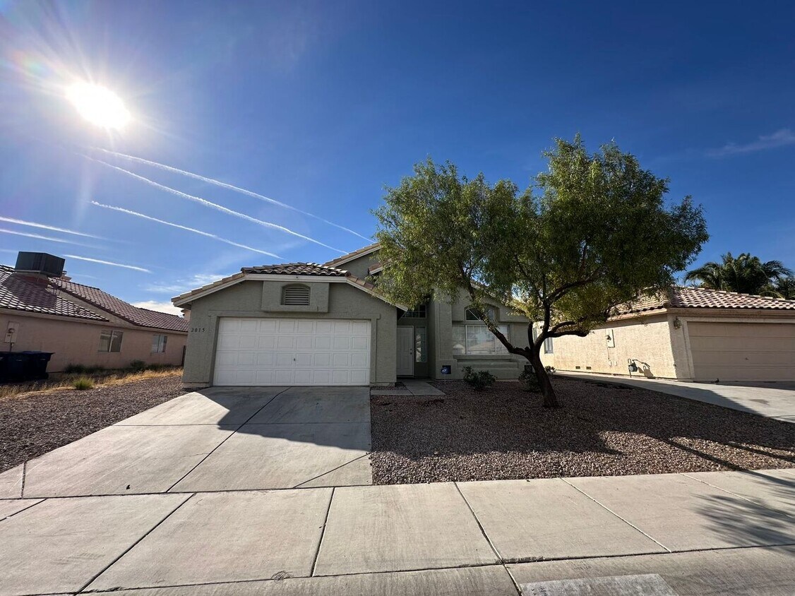 Primary Photo - Sweet and warm one story single family house