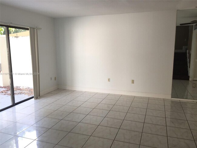 Foto del edificio - 3321 Raleigh St