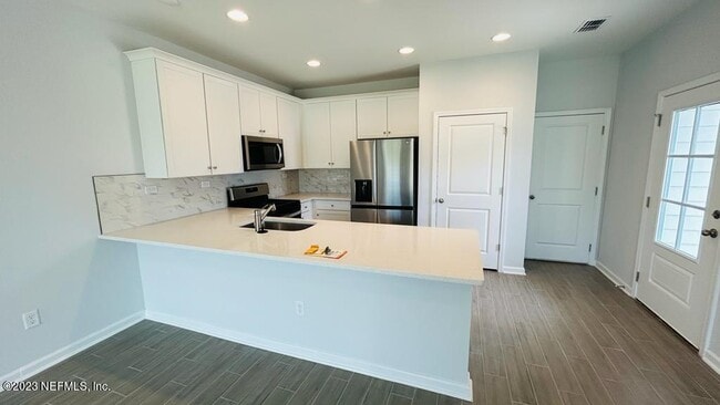 Building Photo - 19 Fieldfare Ln
