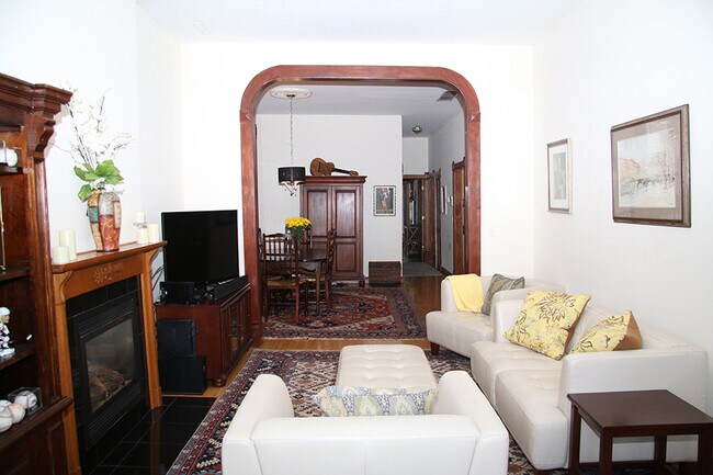 Foto del edificio - 857 W Newport Ave