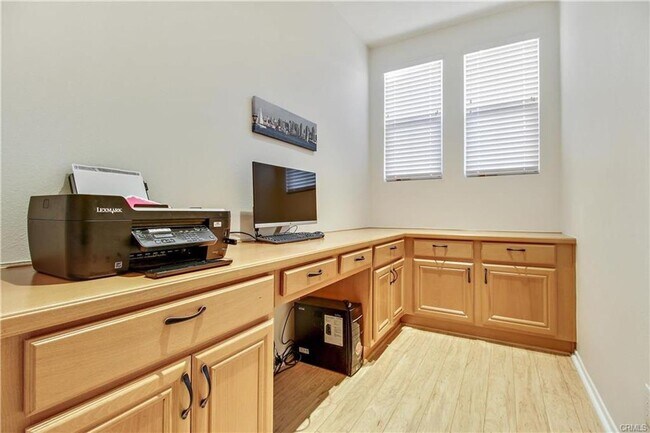 Foto del edificio - AVAILABLE! Pool Townhome/ Murrieta 2BR + Office, 2 Car Attached Garage