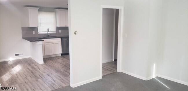 Building Photo - 46 Rockland Ave