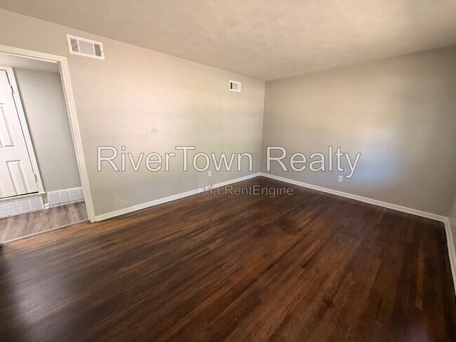 Building Photo - 2884 Spring Hill Dr