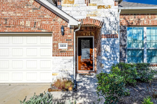 Foto del edificio - 4834 Oak Rambling Dr