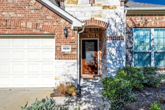 Building Photo - 4834 Oak Rambling Dr