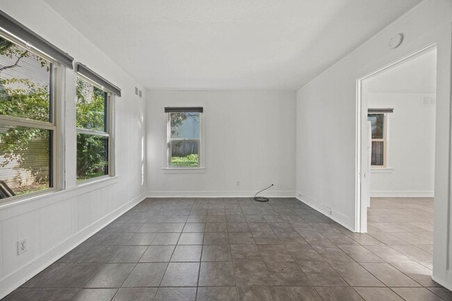 Building Photo - 1816 Carleton St