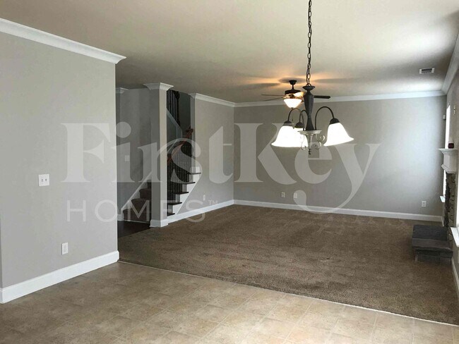 Foto del edificio - 2022 Poplar Falls Ave