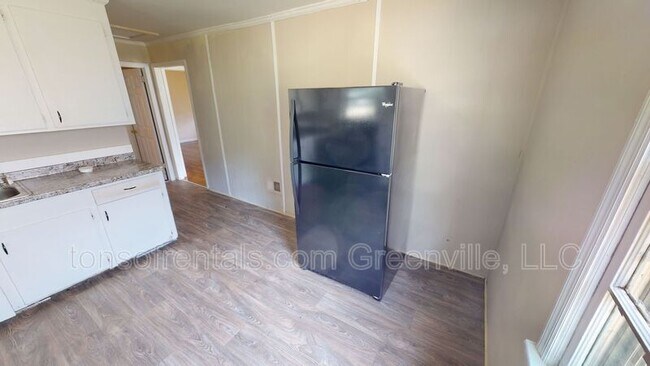 Foto del edificio - 734 Whitlock St