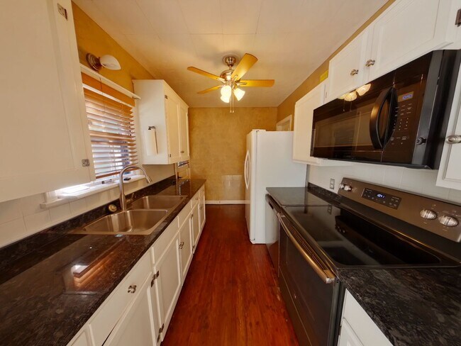 Building Photo - COLLEGE HILL RENTAL-122 South Glendale