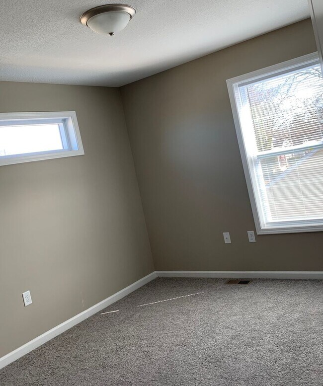 Foto del edificio - Duplex Move in Ready!