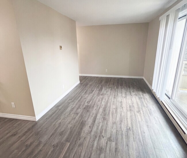 Photo du bâtiment - Tillson Apartments 2