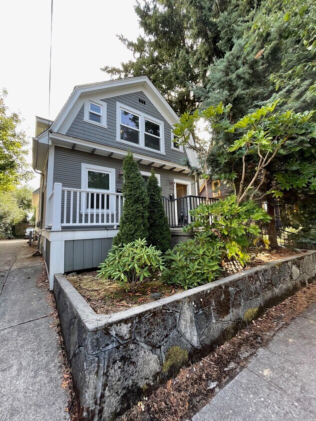 Primary Photo - 3592 SE Harrison St
