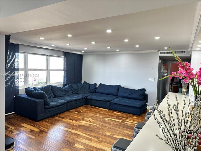 Foto del edificio - 401 Golden Isles Dr