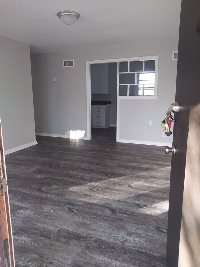 Foto del edificio - 3br 1bath ranch style home, single car gar...