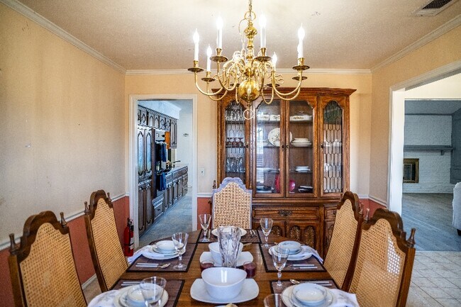 Foto del edificio - 3706 Bishop Hill Dr