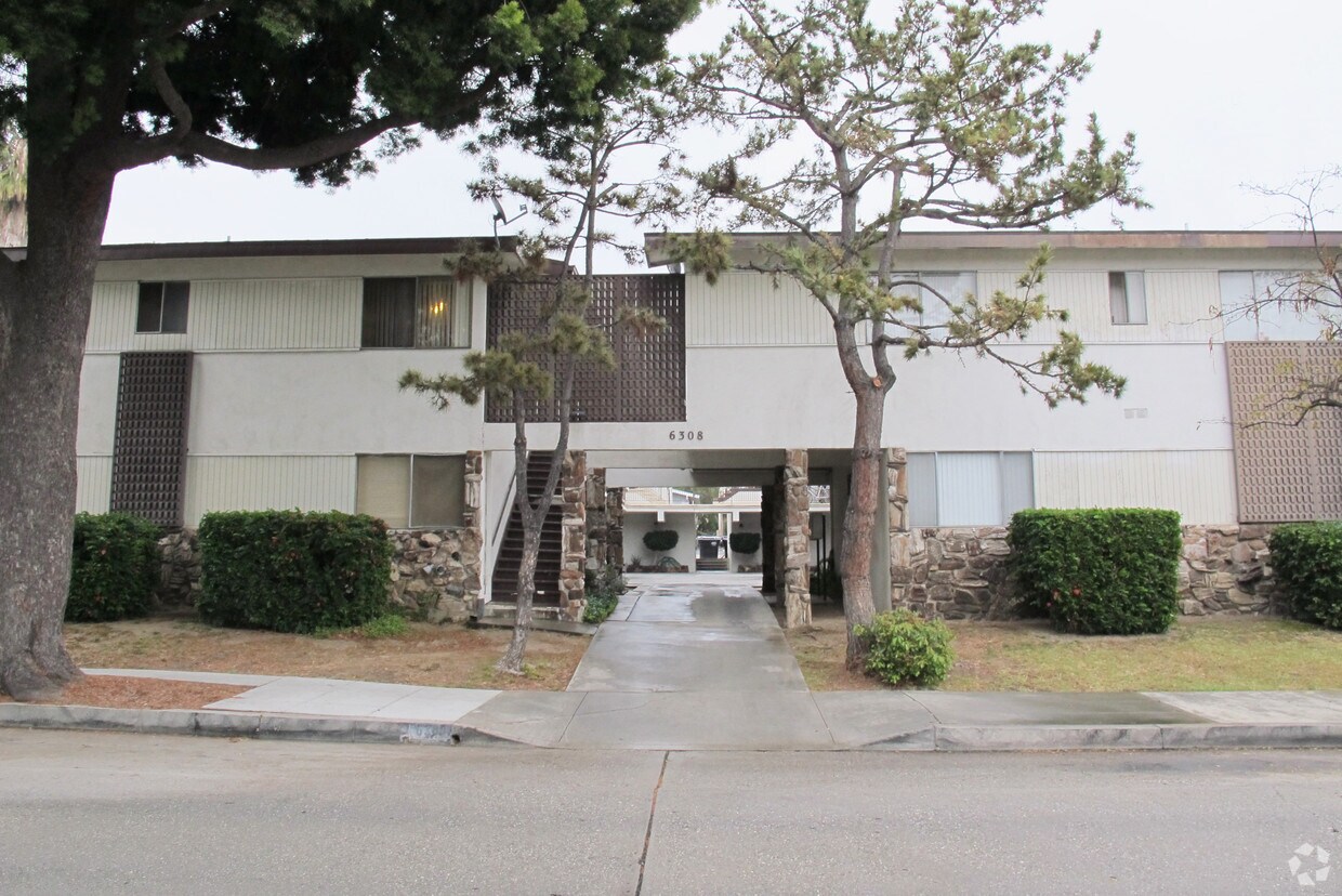 Foto del edificio - 6308 Comstock Ave