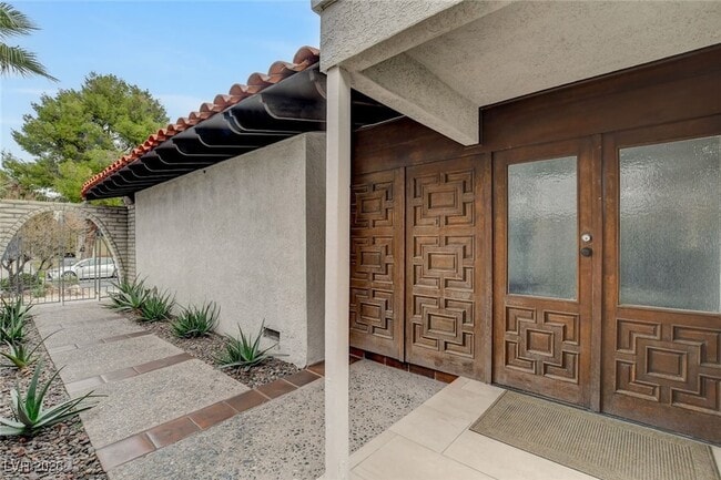 Building Photo - 945 Vegas Valley Dr