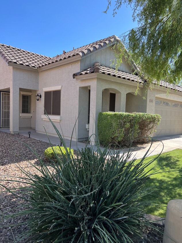 Primary Photo - 3801 E Ironhorse Ct