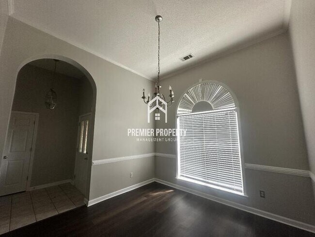 Foto del edificio - 5251 Charlotte Oak Cove