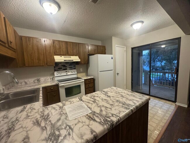 Building Photo - 2703 Lantern Walk SE