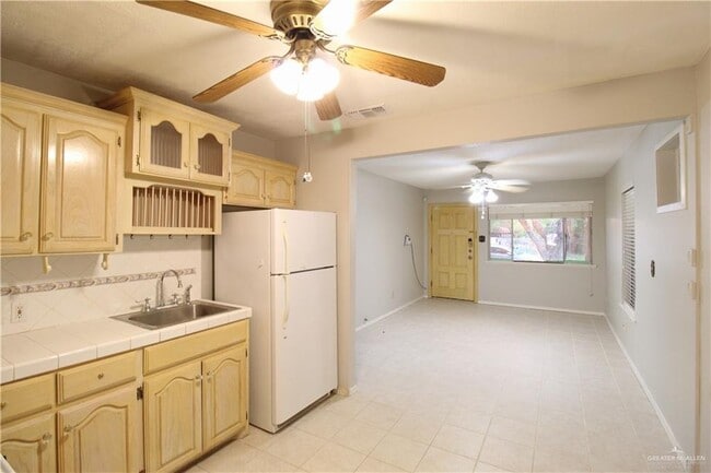 Building Photo - 520 S 5th Ave