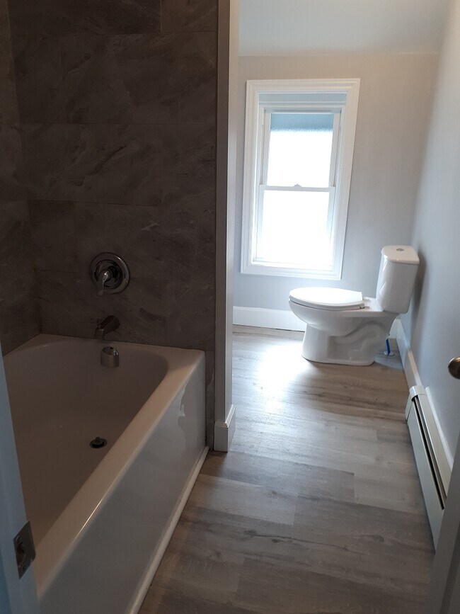 145 Davis St Unit 2, Sarnia, ON N7T 1A3 Apartment for Rent in Sarnia