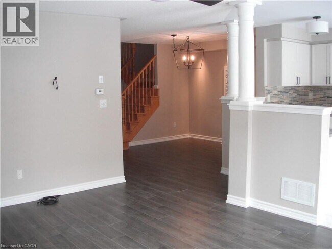 Building Photo - 1065 Barclay Cir