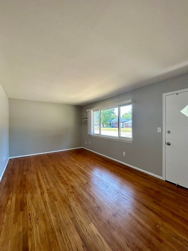 Building Photo - 1456 Goddard Rd