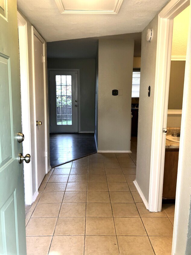 Foto principal - 901 NW Summercrest Blvd