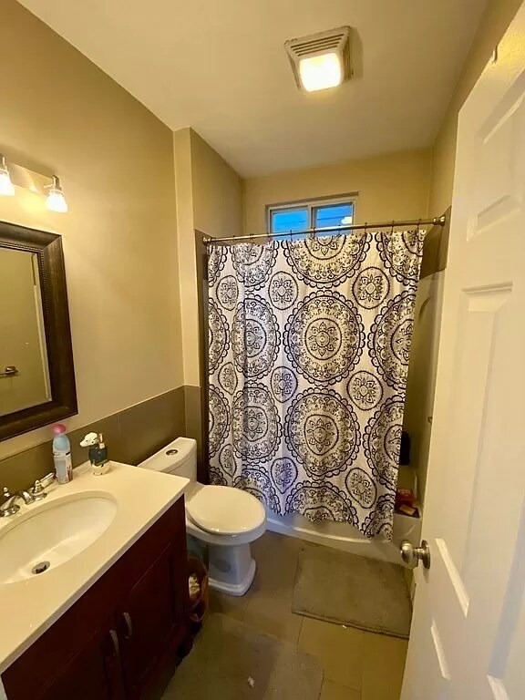 Tiled Bathroom - 63 Havre St
