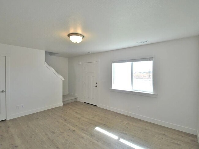 Building Photo - 2333 N 3900 W