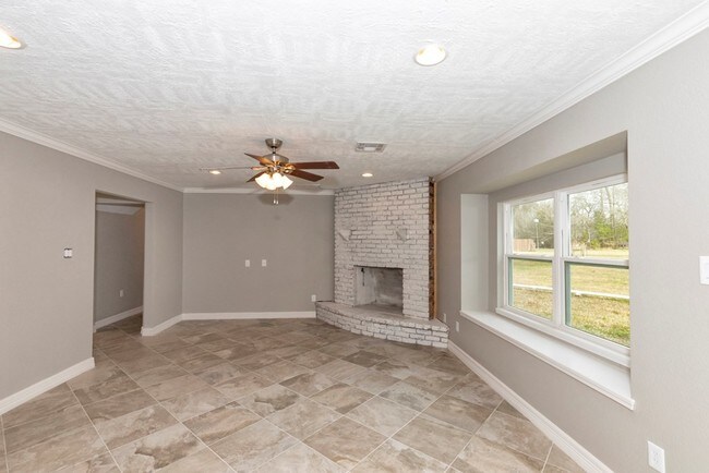Building Photo - 202 Pinevale Way