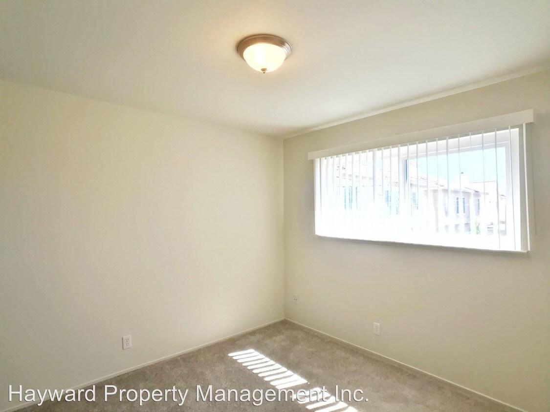 Foto del edificio - 2315-2317 Marina Blvd