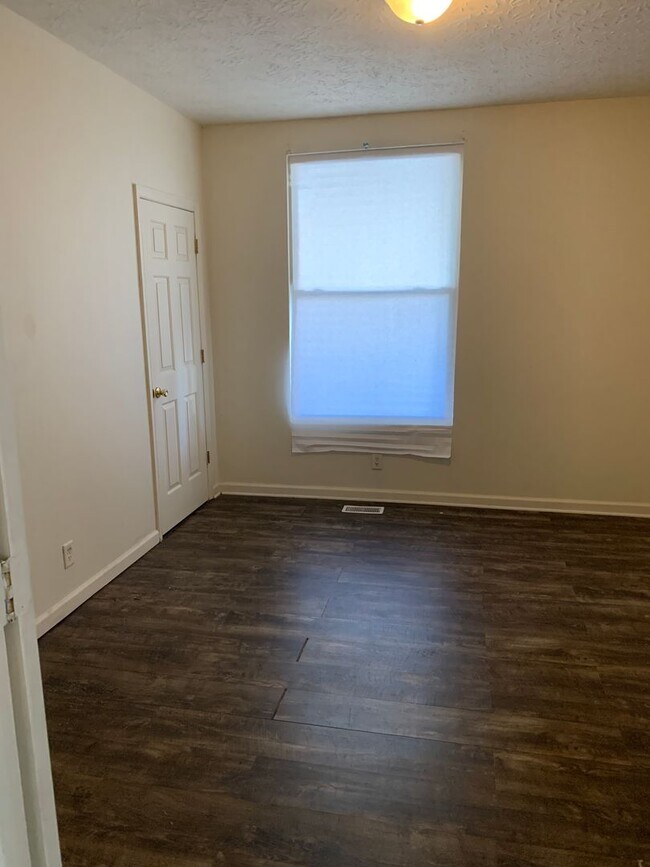 Foto del edificio - 404 Young St