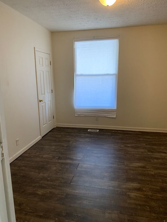 Photo - 404 Young St Apartment