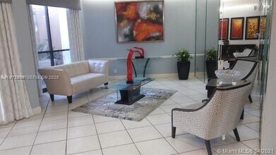 Building Photo - 1000 St Charles Pl