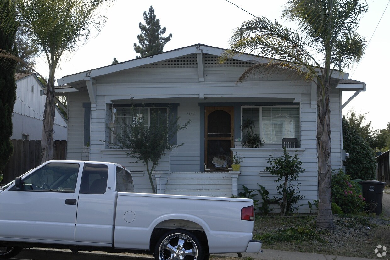 Building Photo - 1455-1457 D St