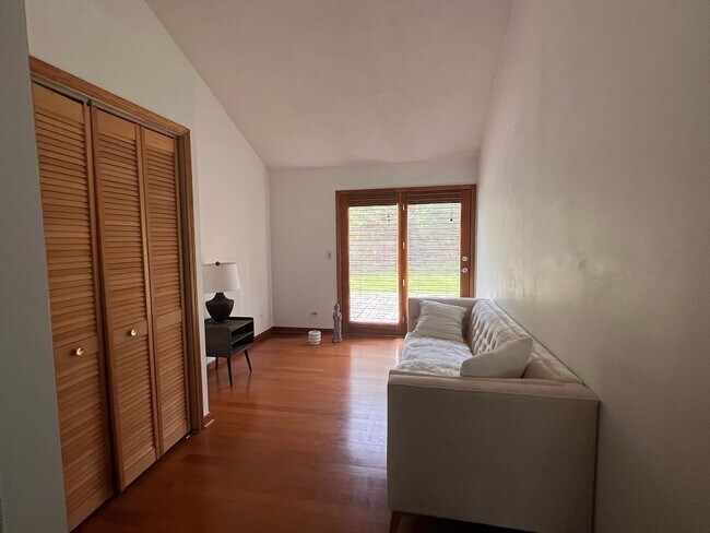 Foto del edificio - 3327 Acorn Ct