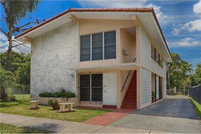 Building Photo - 36 Santillane Ave