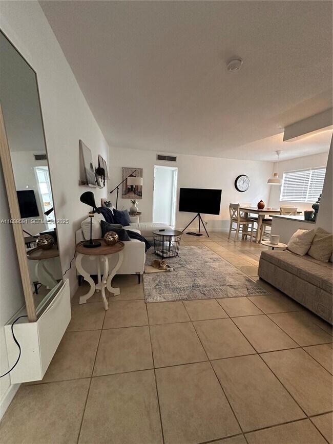 Foto del edificio - 1100 NE 1st Ct