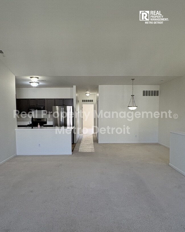 Building Photo - CONVENIENT CONDO RETREAT