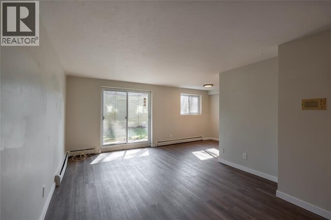 Building Photo - 1075 Brenchley St