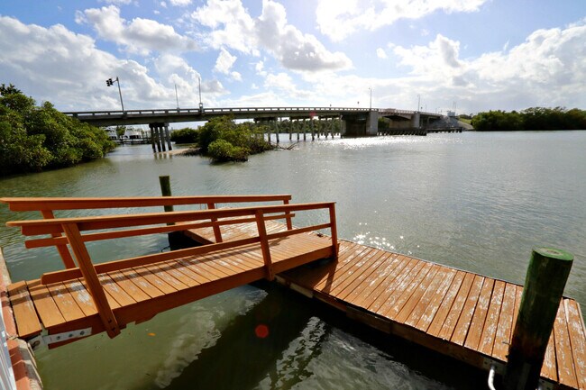 Foto del edificio - 225 S Beach Rd