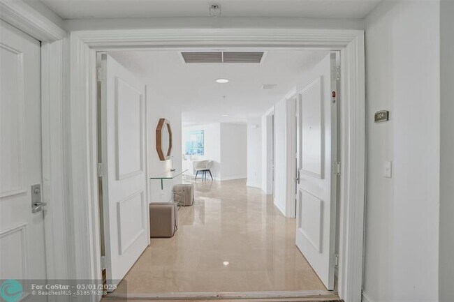 Foto del edificio - 715 Bayshore Dr