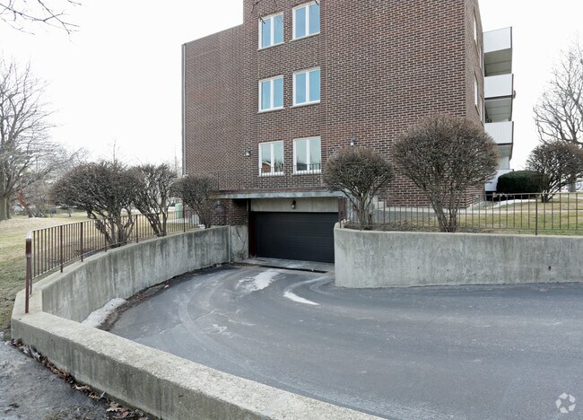 Building Photo - 150 E Grand Ave