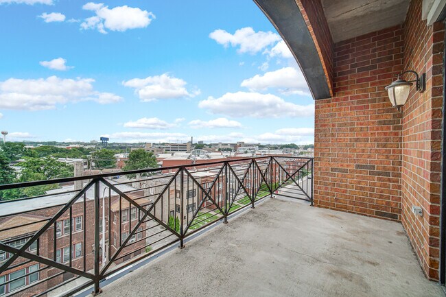 Building Photo - 2811 N Bell Ave