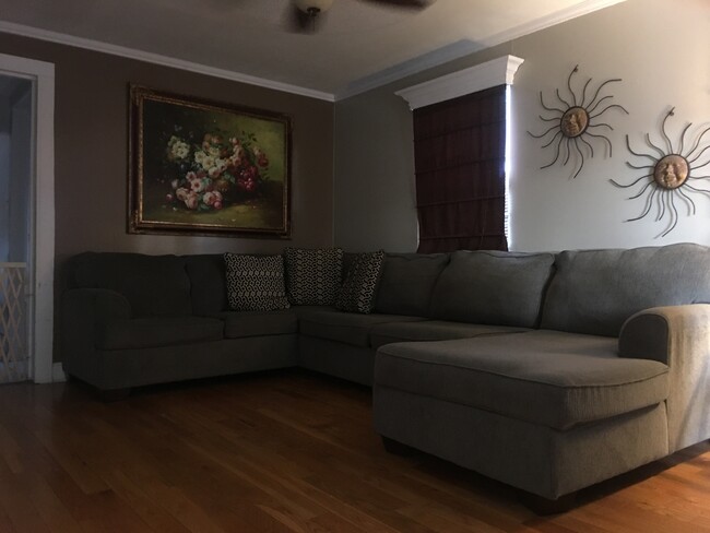 Foto del edificio - 525 Maple Ave